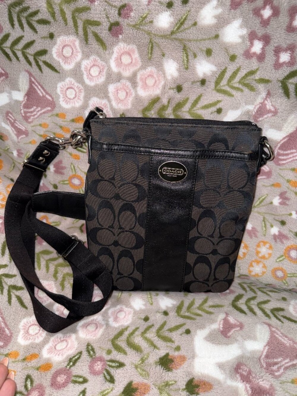 Brown/Back signature jacquard park swing bag w/leather stripe